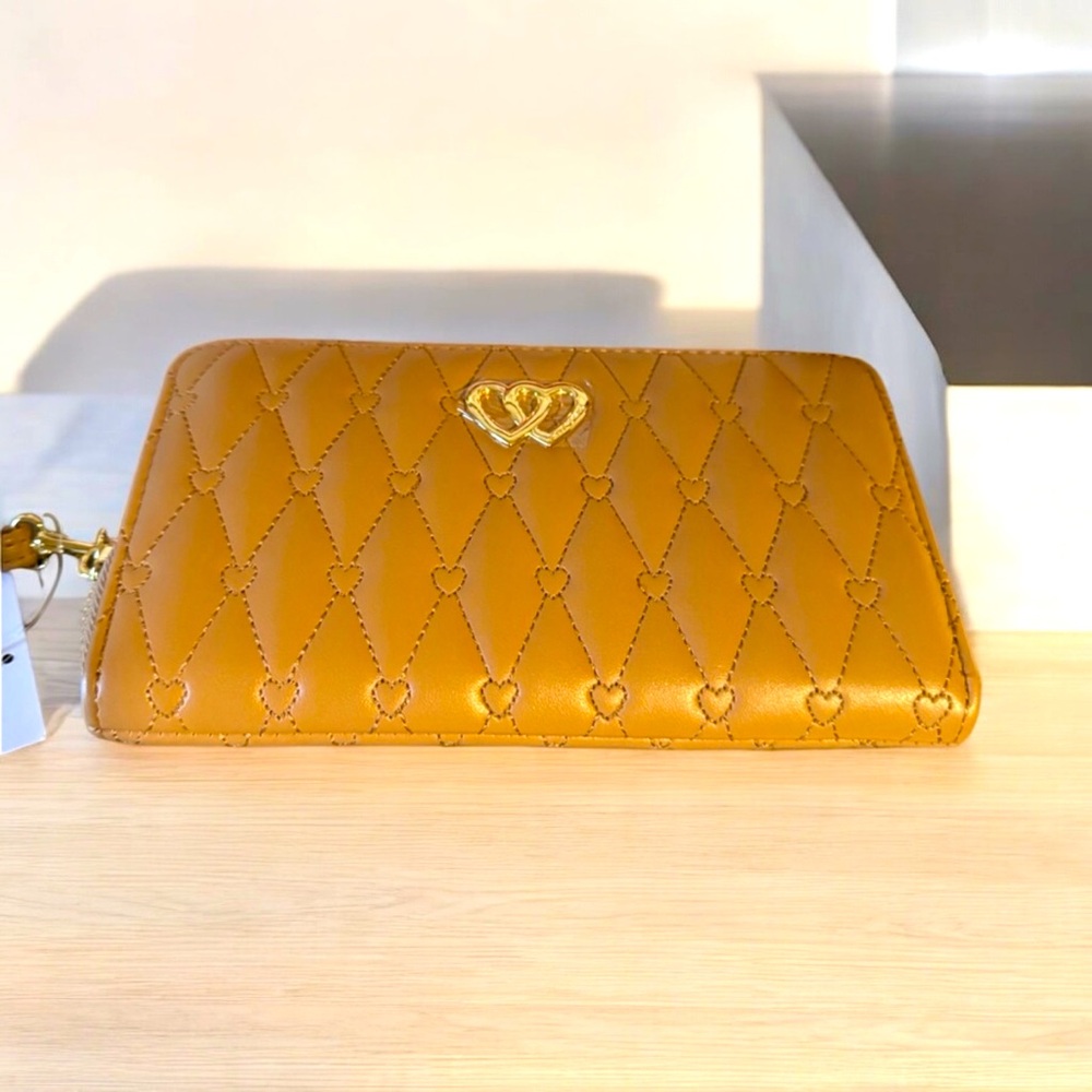 NWT Betsey Johnson Wristlet Zippy